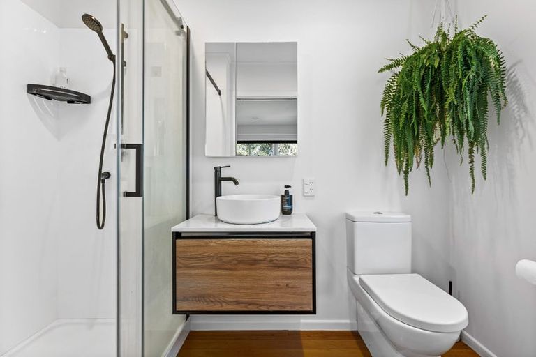 Photo of property in 36 Totara Road, Te Atatu Peninsula, Auckland, 0610