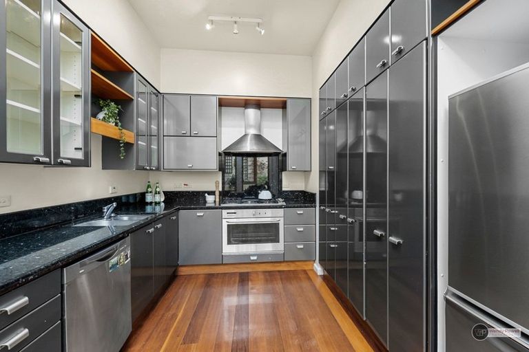 Photo of property in 6 Hawker Street, Mount Victoria, Wellington, 6011