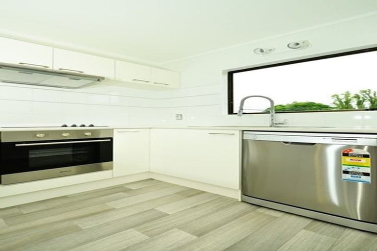 Photo of property in 12 Midgley Road, West Harbour, Auckland, 0618