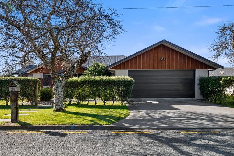 Photo of property in 533 Manutahi Road, Lepperton, New Plymouth, 4373
