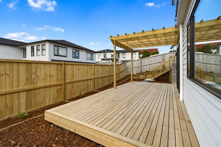 Photo of property in 7 Eric Gifford Drive, Ranui, Auckland, 0612
