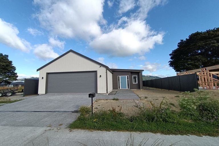 Photo of property in 28 Cynisca Crescent, Wallaceville, Upper Hutt, 5018