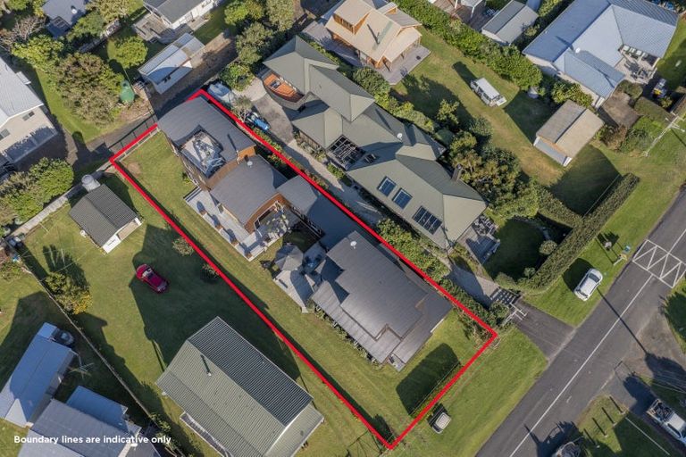 Photo of property in 17 Hahei Beach Road, Hahei, Whitianga, 3591