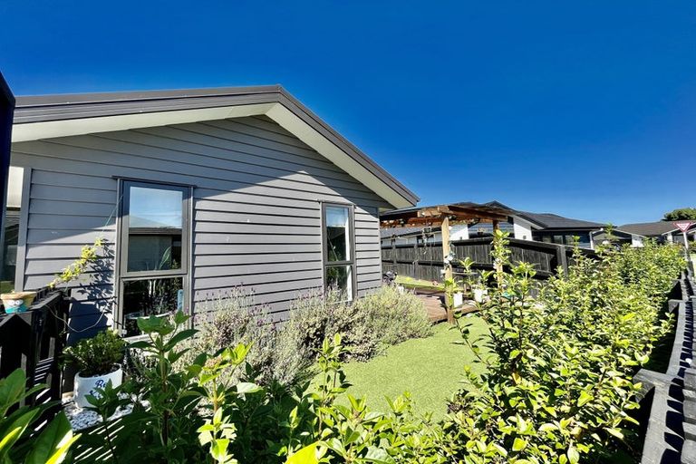 Photo of property in 15 Faber Place, Rototuna North, Hamilton, 3210