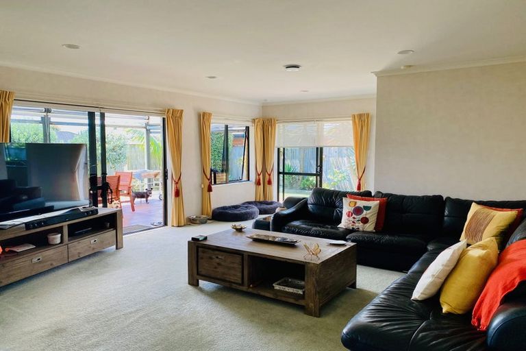 Photo of property in 34 Blackwood Drive, Wattle Downs, Auckland, 2103