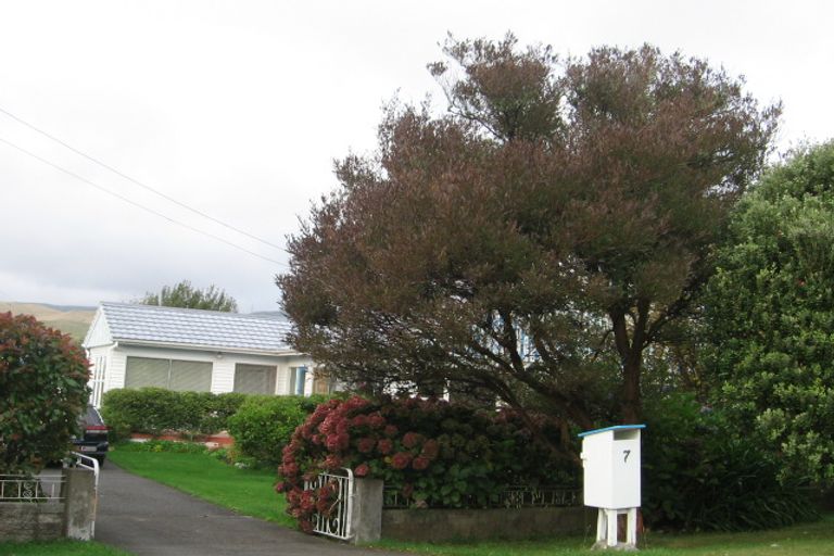 Photo of property in 7 Mascot Street, Tawa, Wellington, 5028