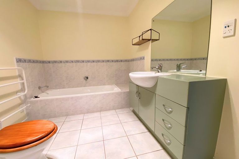 Photo of property in 18 Arlose Place, Westgate, Auckland, 0614