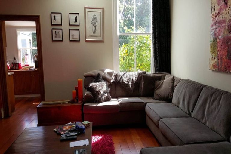 Photo of property in 11 Aorangi Terrace, Thorndon, Wellington, 6011