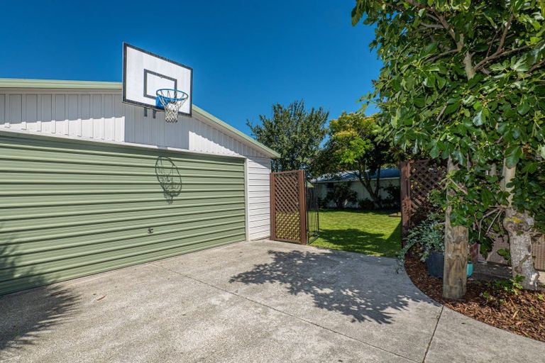 Photo of property in 44 Sevenoaks Drive, Bryndwr, Christchurch, 8053