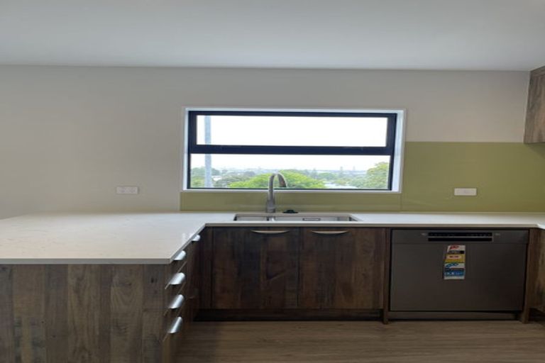 Photo of property in 26a Reeves Road, Pakuranga, Auckland, 2010