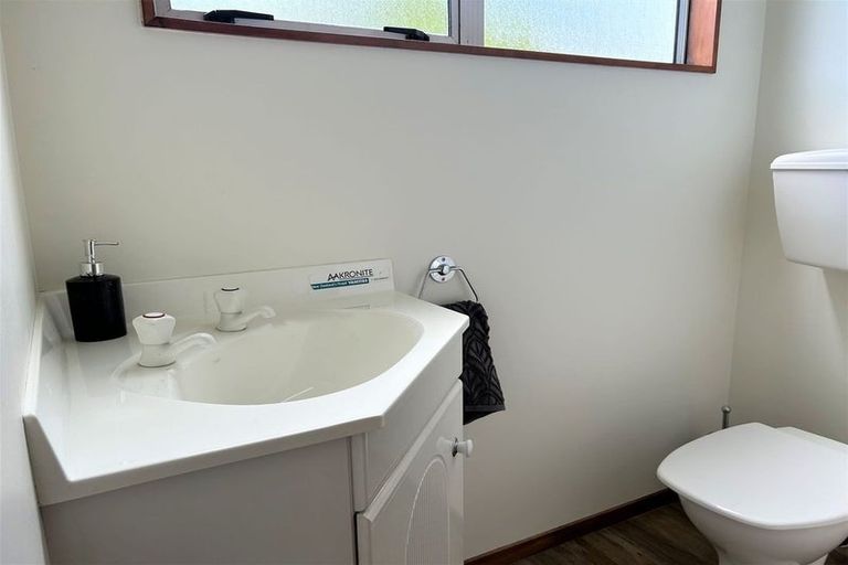 Photo of property in 37 Wakefield Street, Westport, 7825