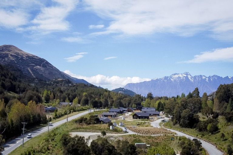 Photo of property in 27 Peregrine Falcon Road, Mount Creighton, Queenstown, 9371