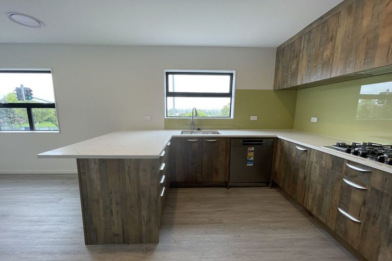 Photo of property in 26a Reeves Road, Pakuranga, Auckland, 2010