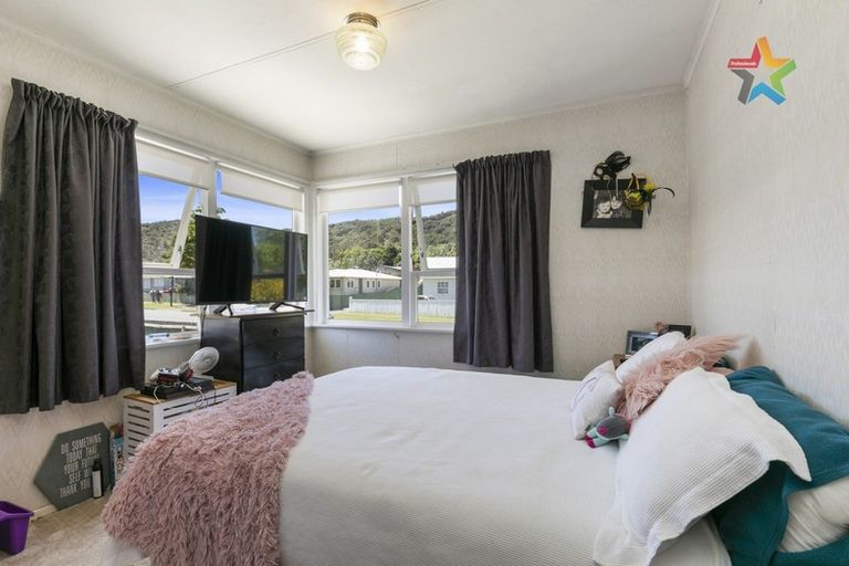 Photo of property in 33 Meremere Street, Wainuiomata, Lower Hutt, 5014