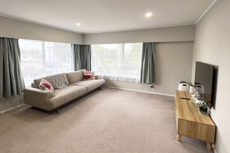 Photo of property in 1/214 Sunnynook Road, Totara Vale, Auckland, 0627