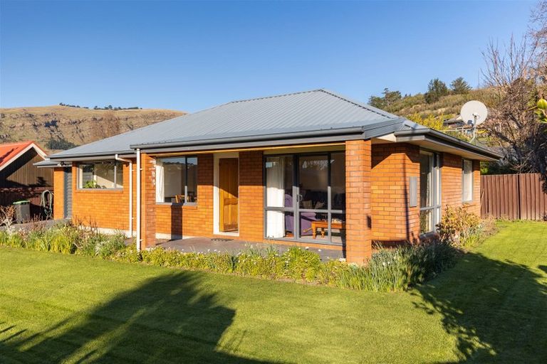 Photo of property in 8 Carinya Lane, Heathcote Valley, Christchurch, 8022