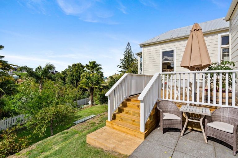 Photo of property in 13 Roslyn Road, Bluff Hill, Napier, 4110