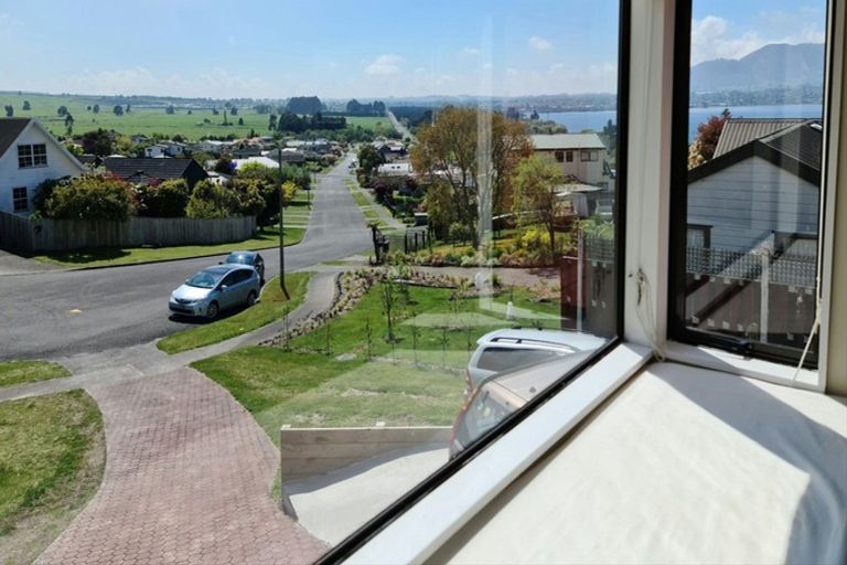 Photo of property in 27 Shera Street, Acacia Bay, Taupo, 3330