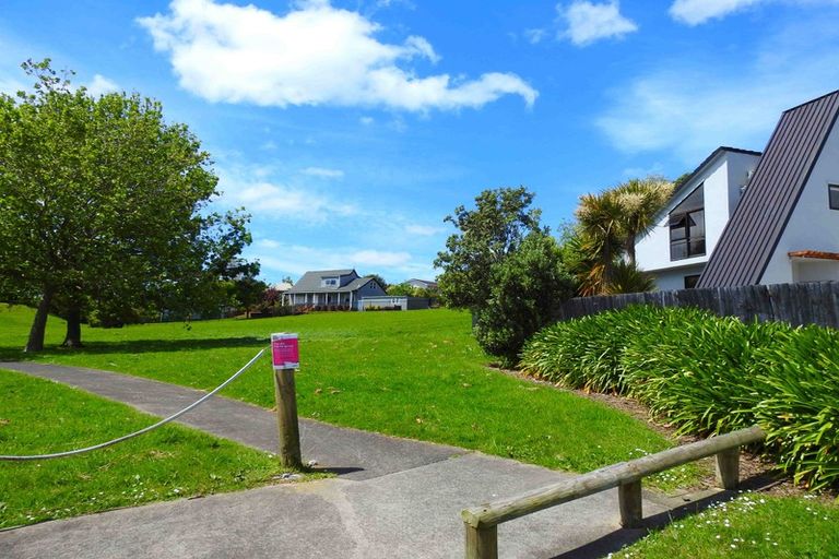 Photo of property in 29 Cairngorm Place, Highland Park, Auckland, 2010