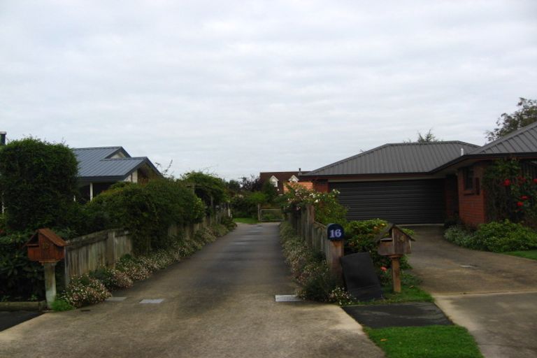 Photo of property in 16 Silverstream Drive, Mosgiel, 9024