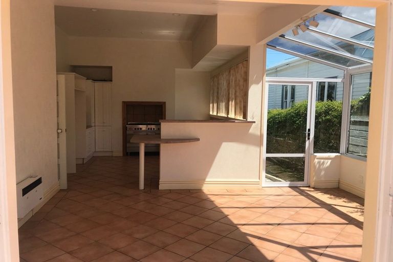 Photo of property in 71 Cameron Street, Onehunga, Auckland, 1061