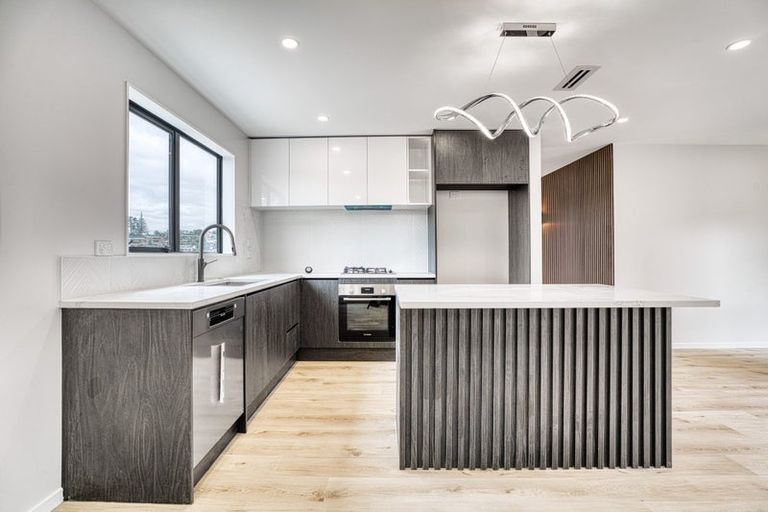 Photo of property in 61b Totaravale Drive, Totara Vale, Auckland, 0629