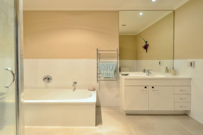 Photo of property in 8 Bilkey Avenue, Pukekohe, 2120