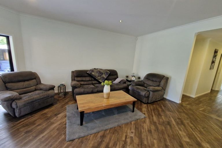 Photo of property in 15 Opal Avenue, Timberlea, Upper Hutt, 5018