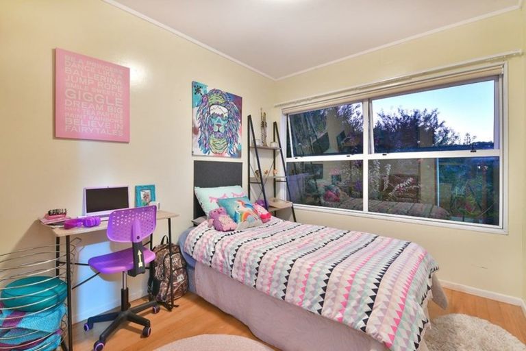 Photo of property in 5 Mayfair Crescent, Mairangi Bay, Auckland, 0630