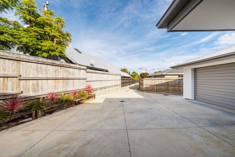 Photo of property in 5a Woodstock Place, Hokowhitu, Palmerston North, 4410