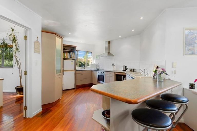 Photo of property in 29 Kate Sheppard Avenue, Torbay, Auckland, 0630