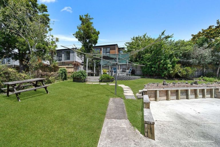 Photo of property in 10 Glucina Place, Glen Eden, Auckland, 0602