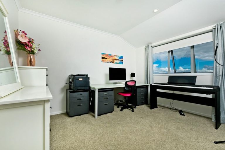 Photo of property in 11 Boardwalk Rise, Long Bay, Auckland, 0630