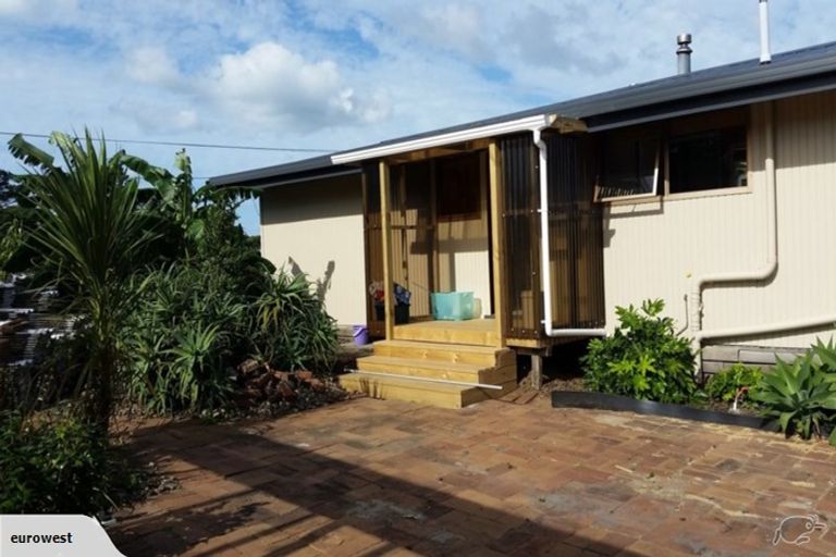 Photo of property in 34 Red Hills Road, Massey, Auckland, 0614