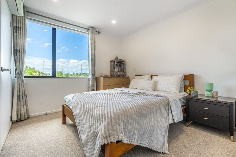 Photo of property in 10b Titoki Street, Te Atatu Peninsula, Auckland, 0610