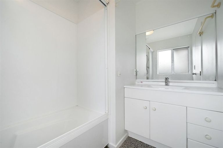 Photo of property in 23 Central Park Drive, Te Atatu South, Auckland, 0610