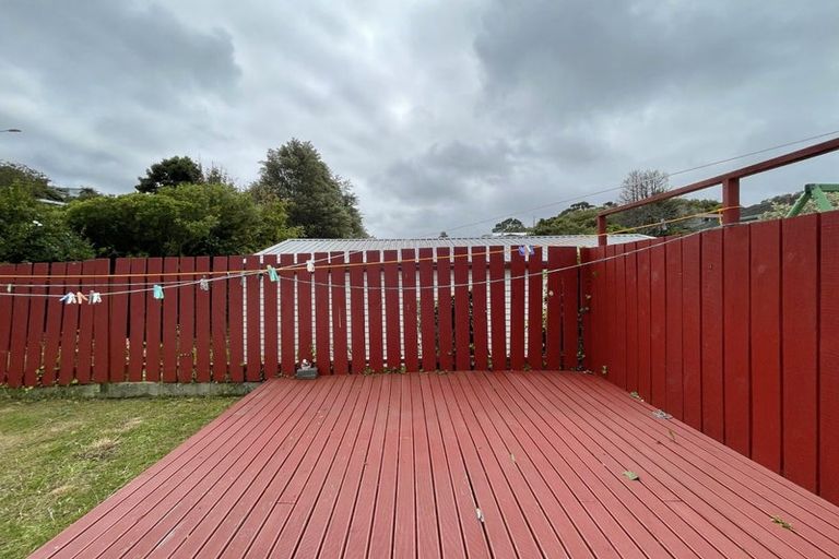 Photo of property in 1/146 Newlands Road, Newlands, Wellington, 6037