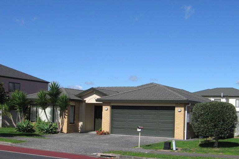 Photo of property in 12 Gunner Drive, Te Atatu Peninsula, Auckland, 0610