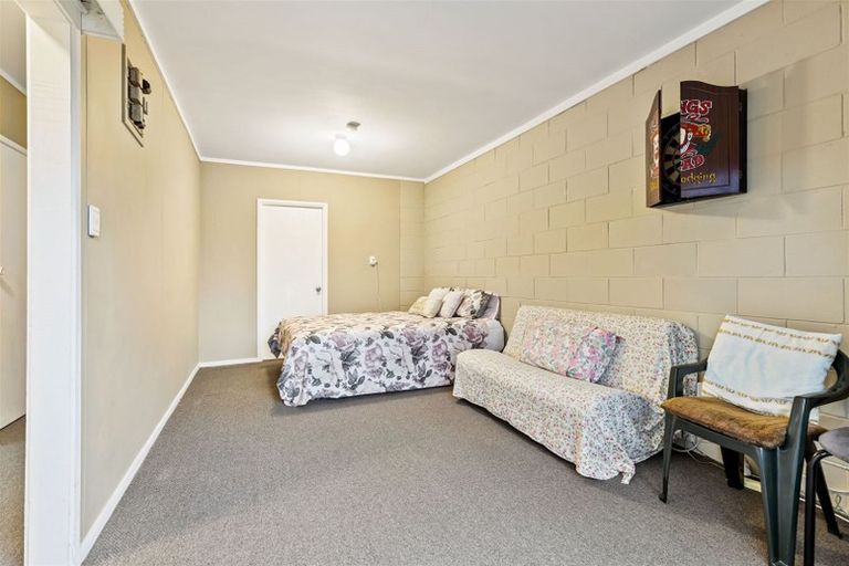 Photo of property in 1/10 Sunnyside Road, Sunnyvale, Auckland, 0612