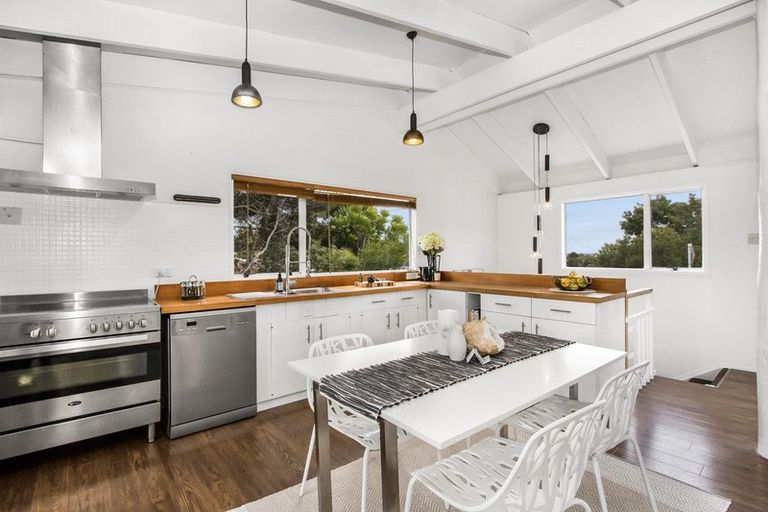 Photo of property in 118 Glengarry Road, Glen Eden, Auckland, 0602