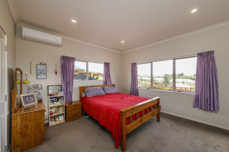 Photo of property in 116 Ruapehu Drive, Fitzherbert, Palmerston North, 4410