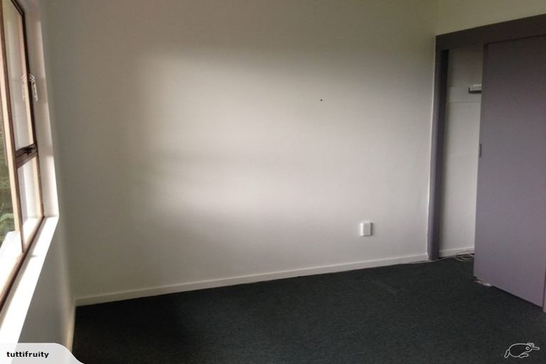 Photo of property in 2/20a Chivalry Road, Glenfield, Auckland, 0629