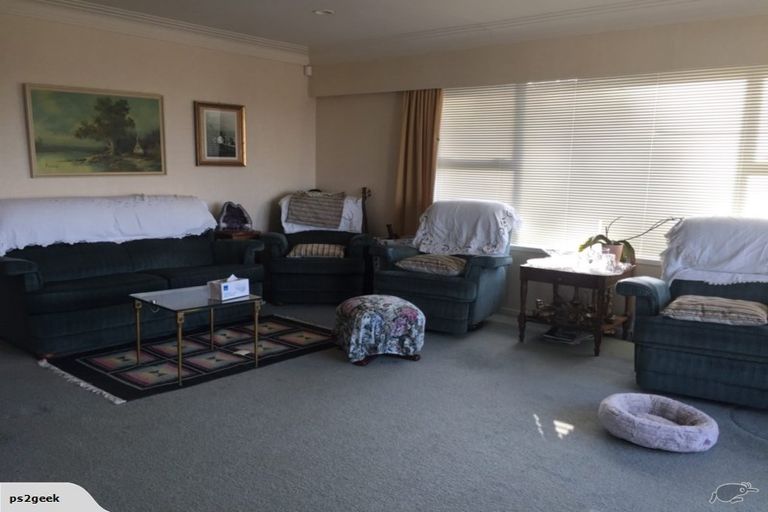 Photo of property in 62 Chivalry Road, Glenfield, Auckland, 0629