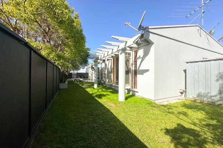 Photo of property in 1/12 Rodney Road, Northcote Point, Auckland, 0627