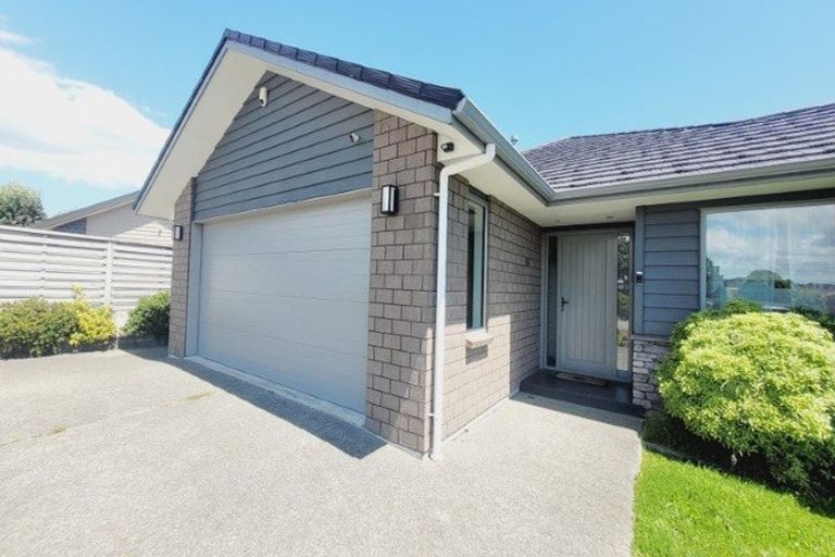 Photo of property in 32 Sumner Terrace, Aotea, Porirua, 5024