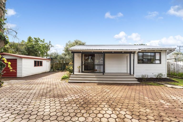 Photo of property in 2/391 West Coast Road, Glen Eden, Auckland, 0602