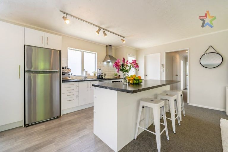 Photo of property in 3 Kaitangata Crescent, Kelson, Lower Hutt, 5010