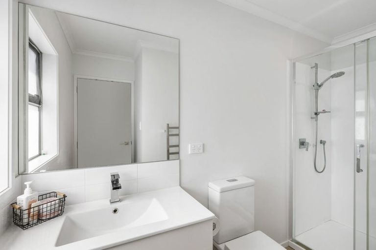 Photo of property in 17 Karauria Lane, Orewa, 0931