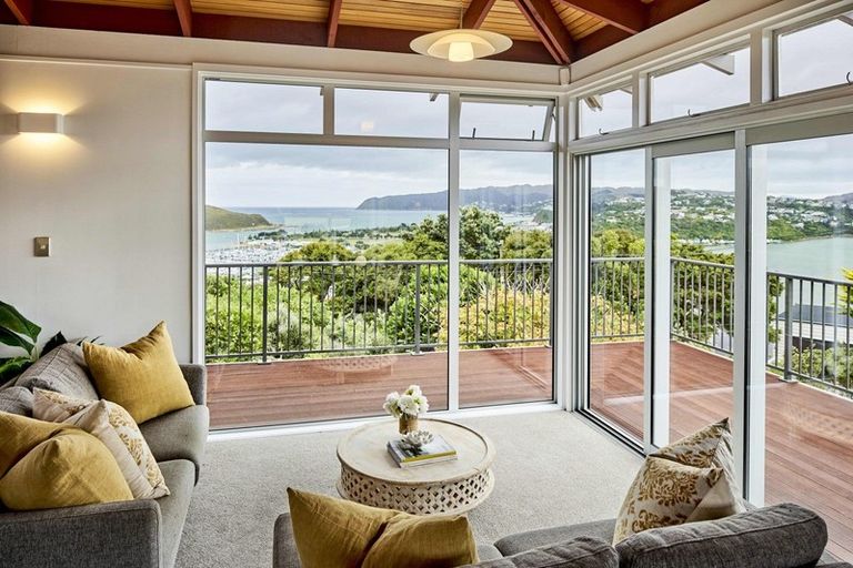 Photo of property in 33 Kiriwai Road, Paremata, Porirua, 5024