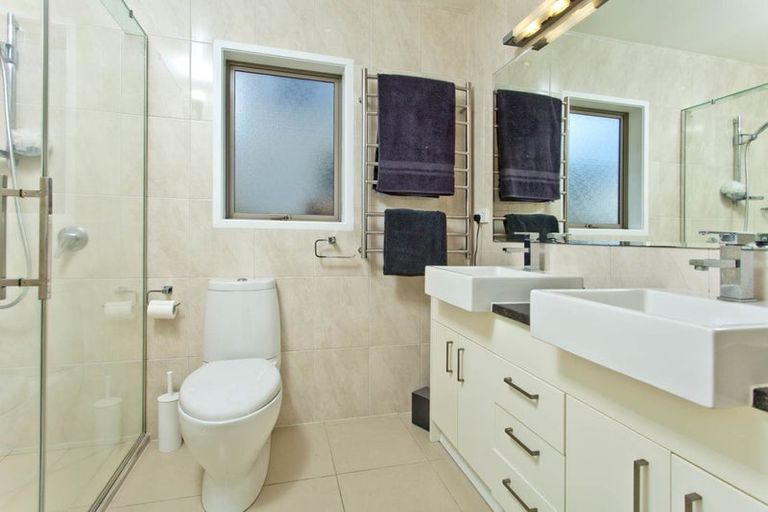 Photo of property in 14 Holland Road, Hillcrest, Auckland, 0627